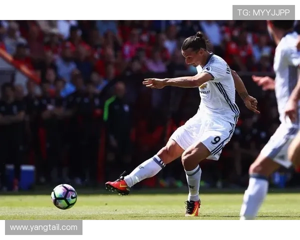 伊布昨晚又穿了那双抢眼球鞋，路人看着像明星走秀了吧？