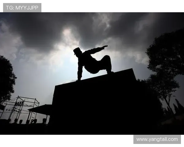 庞伟训练完回家连筷子都拿不稳，老婆说他睡觉都在数子弹